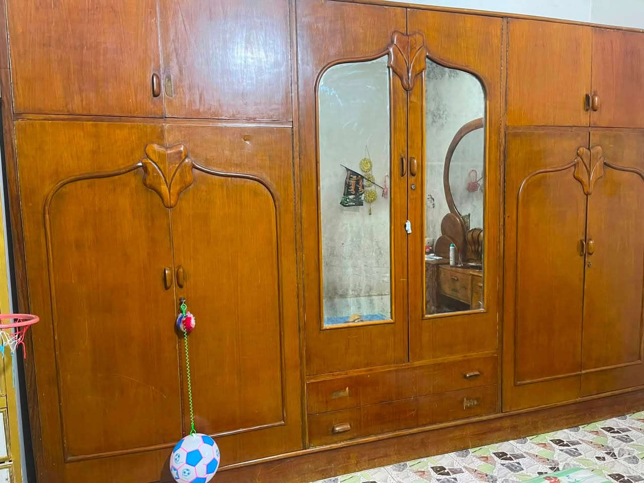 كنتوور او ميز للبيع صاحب الغراض ***********
