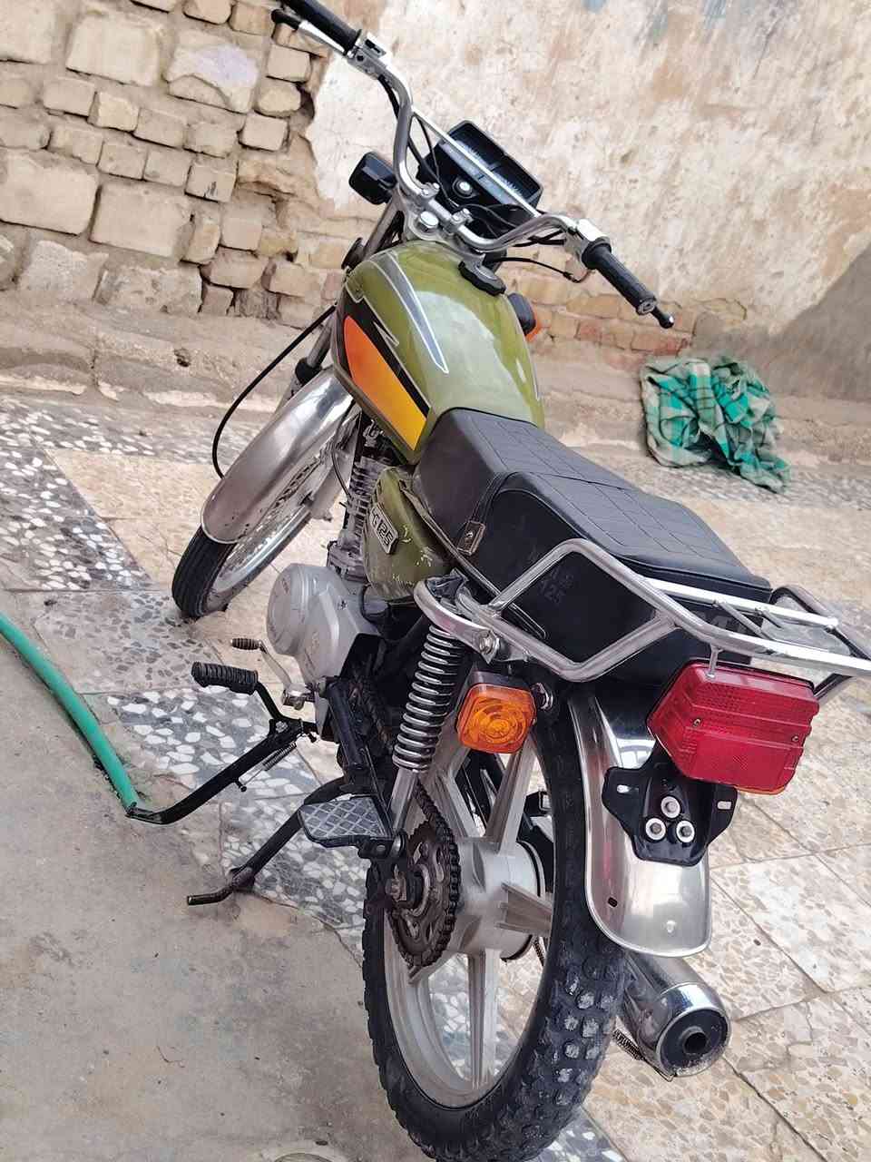 سلام عليكم دراجه اربع كير موديل 23 اوراق سكنر دراجه كامله ماعايزه شي مكفوله محرك جديد دراجه جديده برغي ماعايزه 👉 السعر 600 وبيها مجال وهاذه رقم صاحب الدراجه ***********👉 العنوان النجف الجرويه
