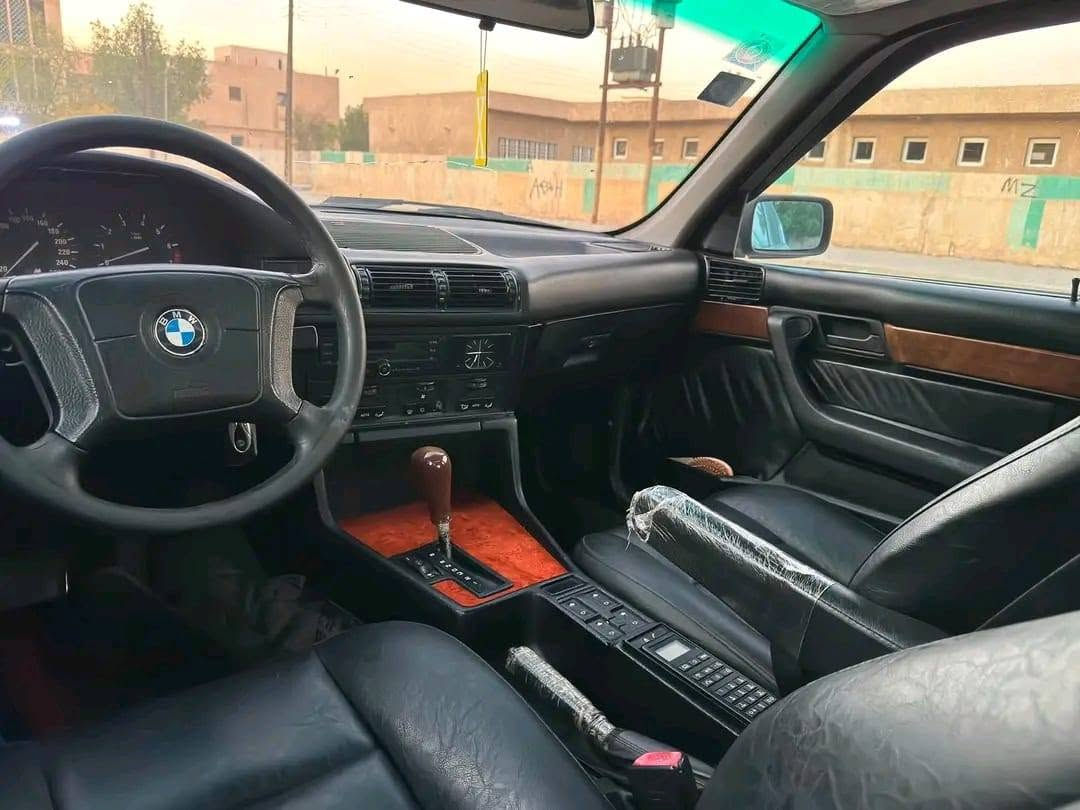 وارد ياباني 525
محرك 25 مسكر تك فانوس
غرفة جلد  وصاج ملكي كشنات كهرباء
سلايت طكتين شغال تبريد ثلج 
ويل خلية جديد  اصلي وتخم تاير جديد 
مصبوغ جمالية بدون دكة جاكوج كفاله من الضربة 
 دبل ايرباك  تلفون  داخل نضيف جدا 100‎%‎ 
صدر امامي خلفي جديد 
الموشراي ليكسر بحلالي السياره بسمي هزه جديده سنويه جديده 
بغداد الزعفرانيه  السعر( 78 ) وبيه مجال 
*********** واتساب موجود
للبيع فقط بدون مراوس
