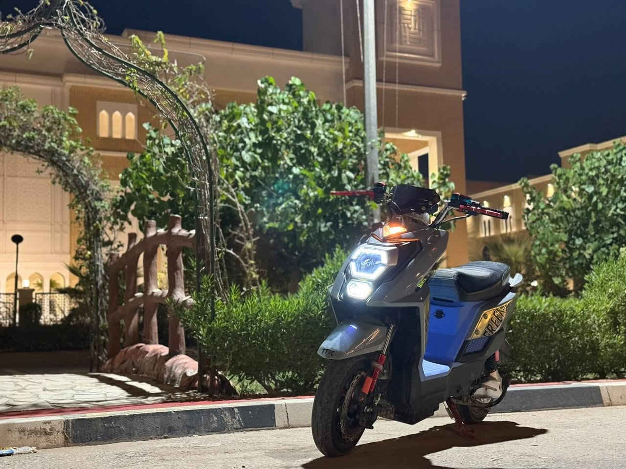 دراجه شحن للبيع جديده استعمال اسبوعين  نوعهه G7 من محلات الحاج نجم فول مواصفات مثبت سرعه دبل اشاره لايت عالي لايت ناصي سكن دبلات غاز اصليات مساحه واسعه جدا بالصندوق ستاند وسط ستناد صفح 5  بطاريات  السرعه 99 حقيقي  شلعه ومعدل بريكات عنابير  السعر 600 وبيهه مجال شي قليل جدا اخذتها ب 800 وصار عندي ضرف  مكاني كربلاء قرب مستشفى الكفيل  ***********  الدراجه بعدها بالسلفون
