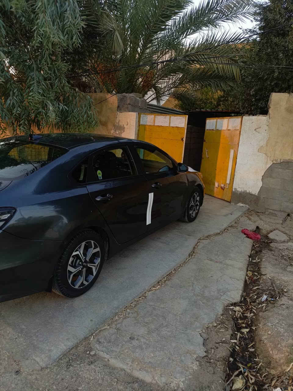 السلام عليكم
فورتي 2023 معوقين ديالى محرك 2.0 دوش 

ظرر من امريكا بنيد فقط وبالعراق بيها باب الخلفي مبدل بلادي وجامرلغ خلفي صبغ  بدون دواخل 

سيارة ماشية 56 الف فول نظافة 
 رقم ديالى انكليزي 
مكينة كير فول 
عنوان السيارة ديالى بعقوبة السعر 122 وبيها مجال بسيط 

***********
***********
