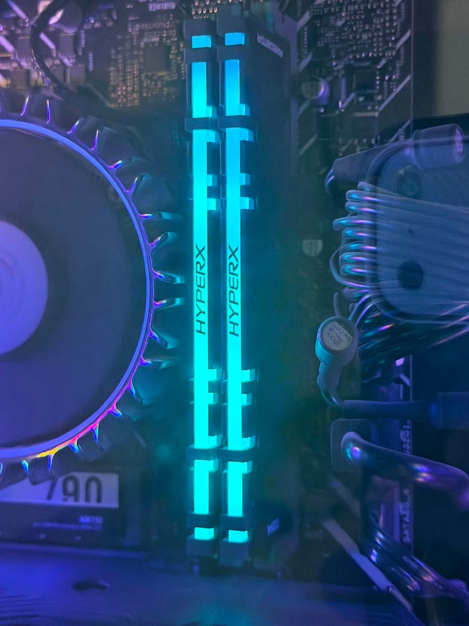 كيس للبيع المواصفات:
Processor (CPU): Intel Core i5-12400F (12th Gen)

 Graphics Card (GPU): NVIDIA GeForce RTX 3070 8GB

 Motherboard: ASUS PRIME H610M-K D4

 RAM: 16GB (2x8GB) DDR4 3200MHz - HyperX Predator RGB

 Storage :
 Primary (NVMe): 1TB Lexar NM790 Gen4 SSD (Read speeds up to 7400 MB/s)

 Secondary (SATA): Additional SATA  256SSD for extra files and games

 Power Supply (PSU): Gigabyte AORUS P750W 80 Plus Gold (Fully Modular)

 Case: Fantech Mesh PC Case with Tempered Glass & RGB Fans

 Operating System: Windows 11 Pro (Activated & Ready to Use)
السعر 1,400,000 
للاستفسار والتفاوض وتساب***********
مكاني بغداد حي العدل
