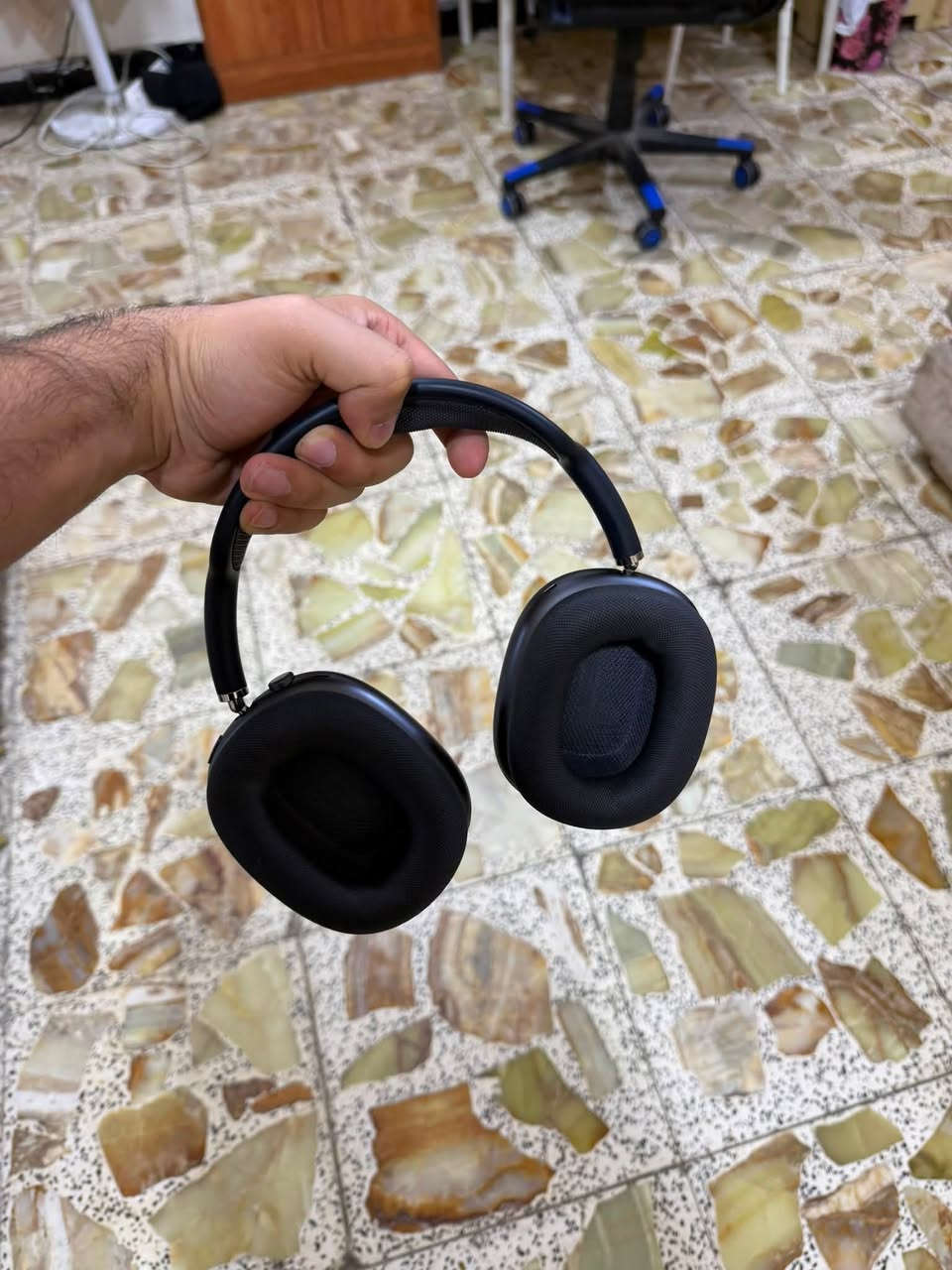 السلام عليكم اصدقائي ايربود ماكس للبيع فول نظافة مع كامل ملحقاتها ، السعر 300 الف قفل للاستفسار ***********
