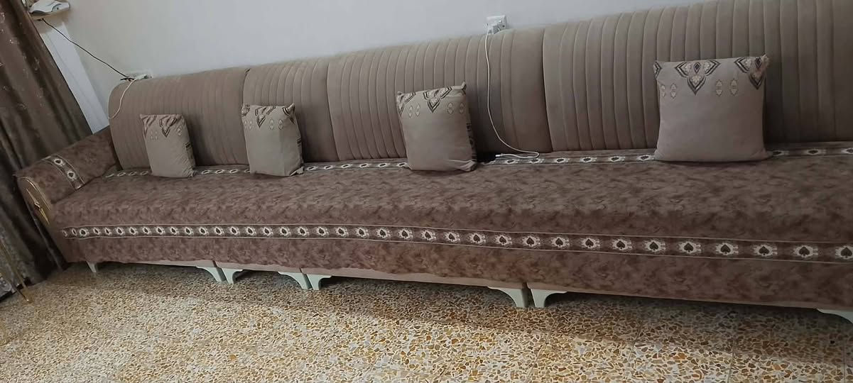 تخم قنفات مستخدم شي قليل للبيع
7امتار 6قطع شغل درجه اولى 

سعره 450بي مجال بسيط
***********
