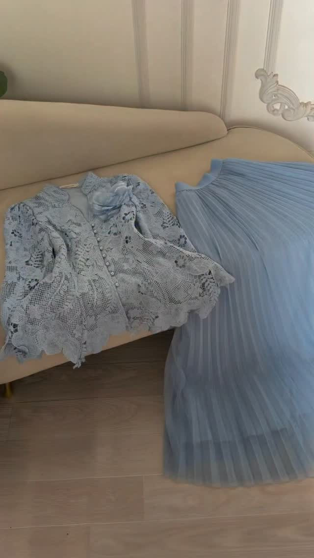 طقم كلاسيكي يليق بالذوق الراقي 💎
تفاصيل دقيقة وخياطة متقنة 

طـول الجاكيت 65cm
طـول التنوره 100cm
#القياسات_36_38_40_42_44
