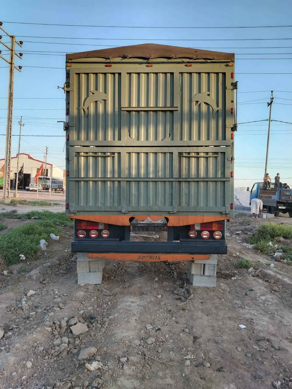 يالسلام عليكم بدي حجي رياض للبيع طول 7ونص وارتفاع مترتين و 55 يشيل سبعات طماطه مكاني الصويره السعر 37 وبيه مجال مكاني الصويره للاستفسار 0782777864 ///***********
