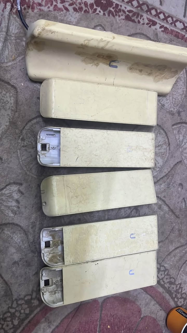 كميه من المحولات العاديه الاصليه السعر ٥ ولانات السعر الف ومحولات٣مال ار فايبر السعر عشره ونانوات السعر١٠للتواصل ***********
