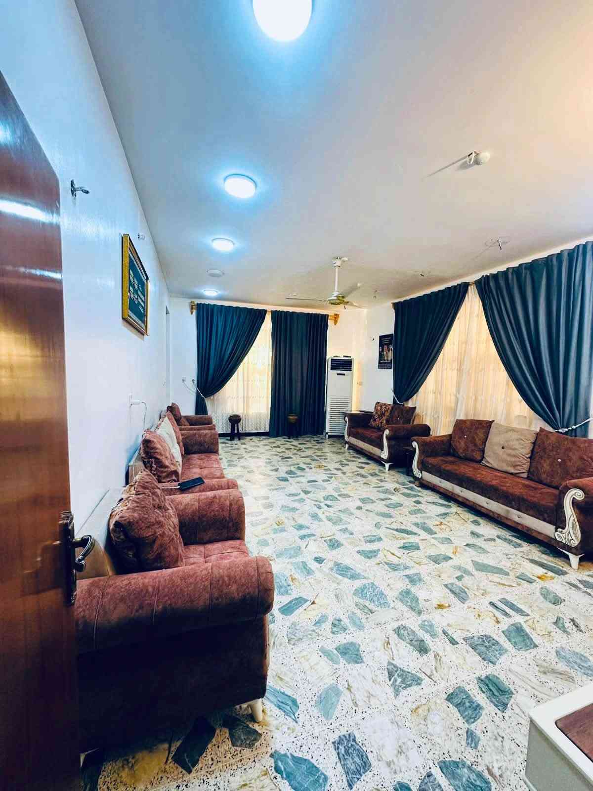 عادت النشر
السلام عليكم دار للبيع
المدائن في منطقة الجعاره

شارع عبود التركي يبعد عن الشارع العام 200متر 

يحتوي الدار على

عدد الغرف 2

صاله كبيره

وستقبال

ومطبخ حار و بارد خارجي خلف البيت 

وصحيات داخليه وخارجيه

مخزن خلف البيت 

البيت طابق واحد

المساحة الكليه 564م

مساحة البناء 200

الاستفسار

***********

وتساب وتصال
