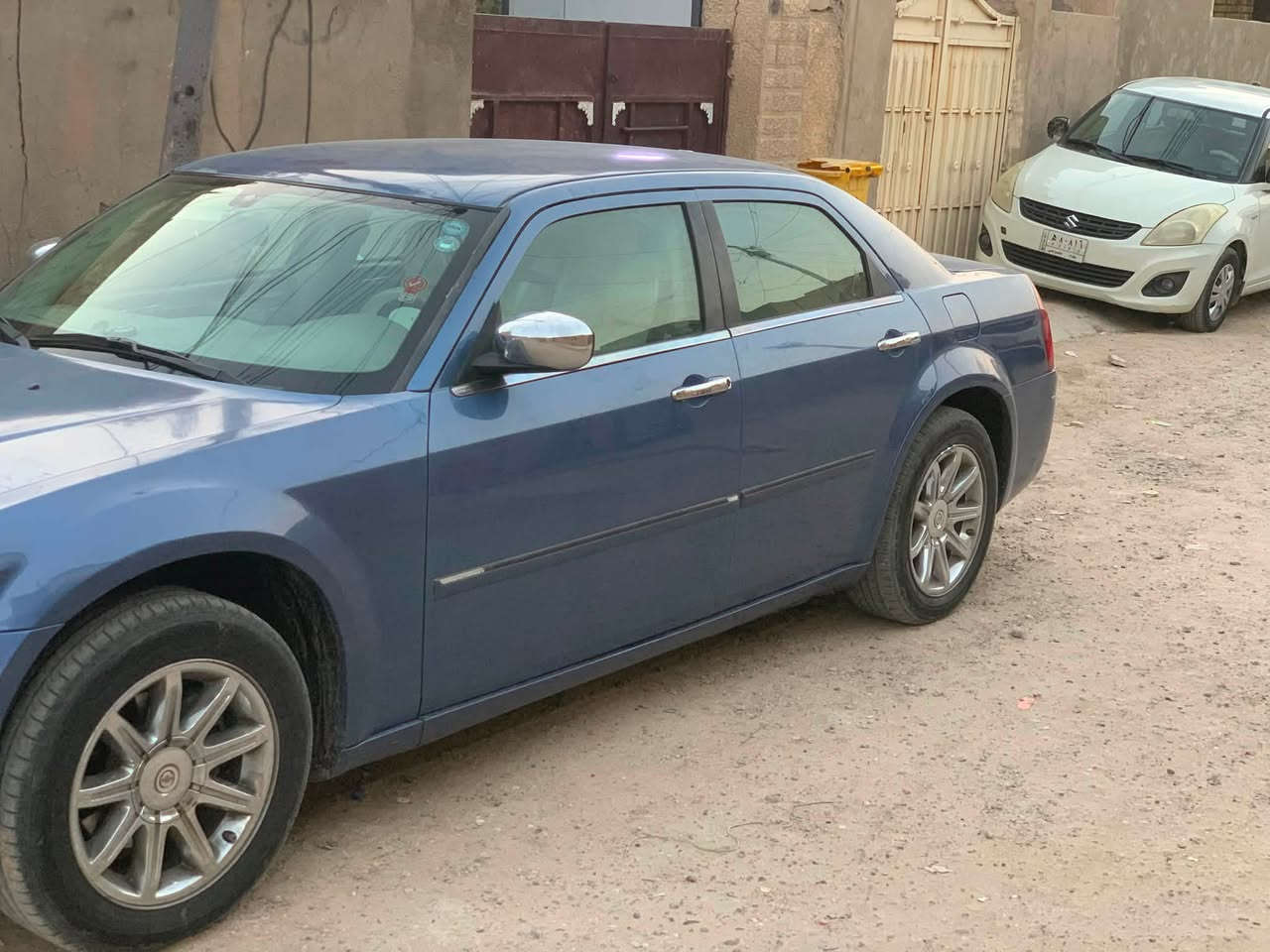 سلام عليكم سياره ابوما٢٠٠٧ السياره وارد أمريكي  كيرومكينه مكفولات تبريد تدفئه تخم تاير حداديه خير من الله السياره لا كص ولا تبديل لاخياس السياره طابه صبع أربع جملاغات السياره اي نقص مابيها السياره جاهزه سعر السياره ١٢٠ وبيها مجال رقم الهاتف ***********
