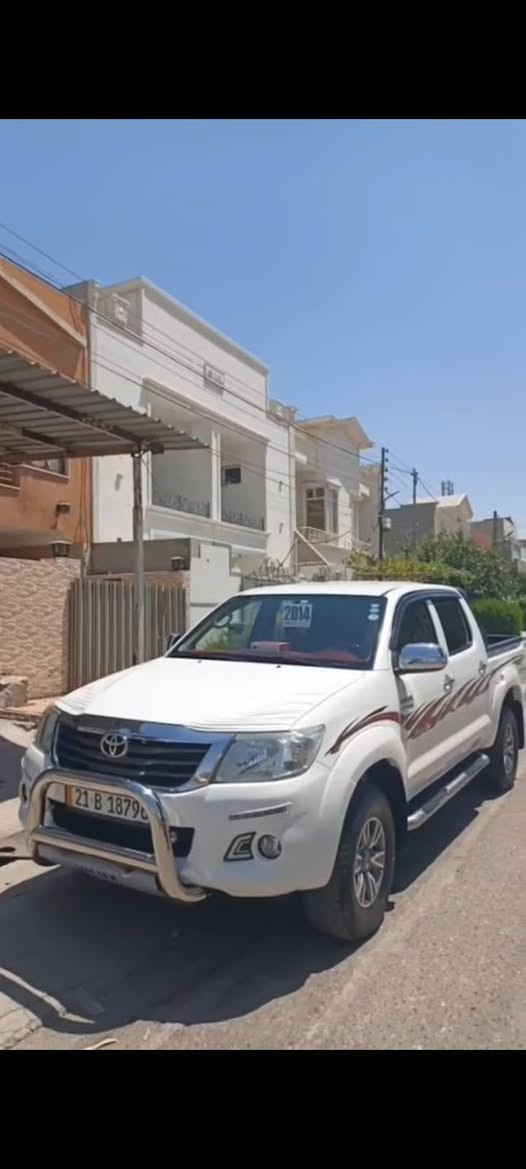 سلام علیک
مەرزیە مۆدیل 2014شەریکە جیهان 
سیارەکە 190هەزار عەقیقی رۆشتووە
سبوغی نیە بس دوو جی ساردی بجوکی هەێە باقی هەموو شتیکی بەشەرت سنەوی هەموو شتی نوێ گیر و مەکینەی بەشەرت نەکریتەوە سیاری مالی خۆمە هی ماعرض نیە سعری215وەرەقەو مەجالیکی کەم ***********
