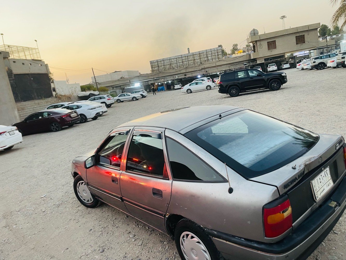 اوبل فكترا موديل 92 
رقم كركوك سنوية عاج 
سنوية منتهي 
بيهه كوبون بانزين
السيارة بيها 200 الف غرامة ينزل من السعر 
مابيها ضربة ولا معجون ولا دواخل
كير و محرك بشرط لا صرف ولا بخار
كهربائيات كلة شغال ماعندك ولا كلوب مايشتغل 
قفل مركزي تدفئة شغال 
لايت زينون سقف سلايت 
 دواخل نضيف جدا 
مكان السيارة كركوك
سعرة ٢٧وبيها مجال بسيط للطيبين 
رقم موبايل ***********