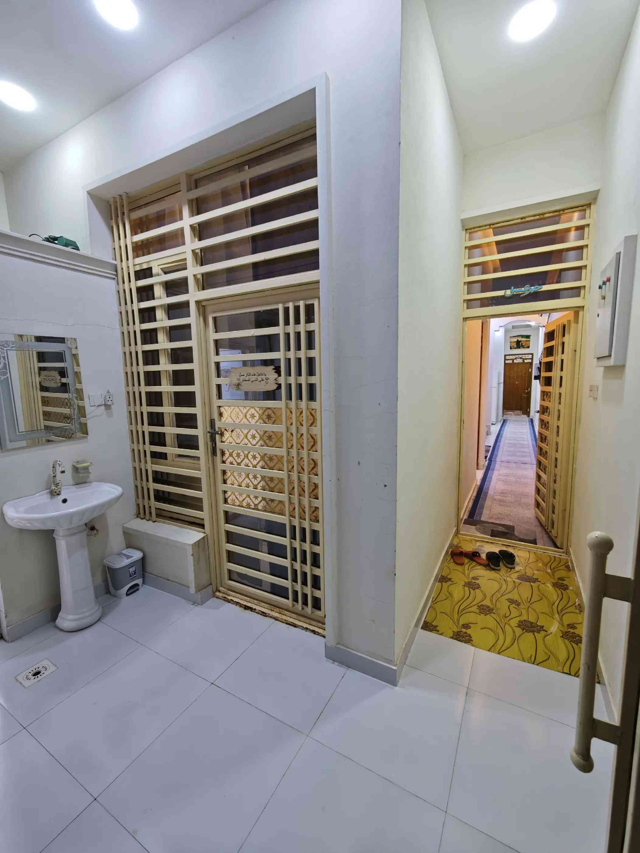 🏠 دار للبيع - موقع مميز وهادئ 🏠 المواصفات والتفاصيل: 📍 العنوان: حي الغدير الثانية- قرب شارع 20 - ميسان 💙 العماره  📐 المساحة: 100 متر طولاني  ⚖️ نوع السند: طابو صرف (ملك صرف). 🏗️ طابق واحد. 🛏️ غرفة نوم مريحة. 🛋️ صالة واسعة + استقبال للضيوف. 🍳 مطبخ بنظام (حار + بارد). 🚿 مرافق صحية (داخلية + خارجية). ☀️ منور لتهوية وإنارة طبيعية. 🚗 طرمة صغيرة بمدخل الدار. 💰 السعر والمواصلة: 💵 السعر: 88 مليون دينار عراقي. 📞 للاستفسار والتواصل: *********** ☎️🤳 #عقارات  #قطع_اراضي  #عقار  #بيع_و_شراء_عقارات #الشعب_الصيني_ماله_حل😂😂
