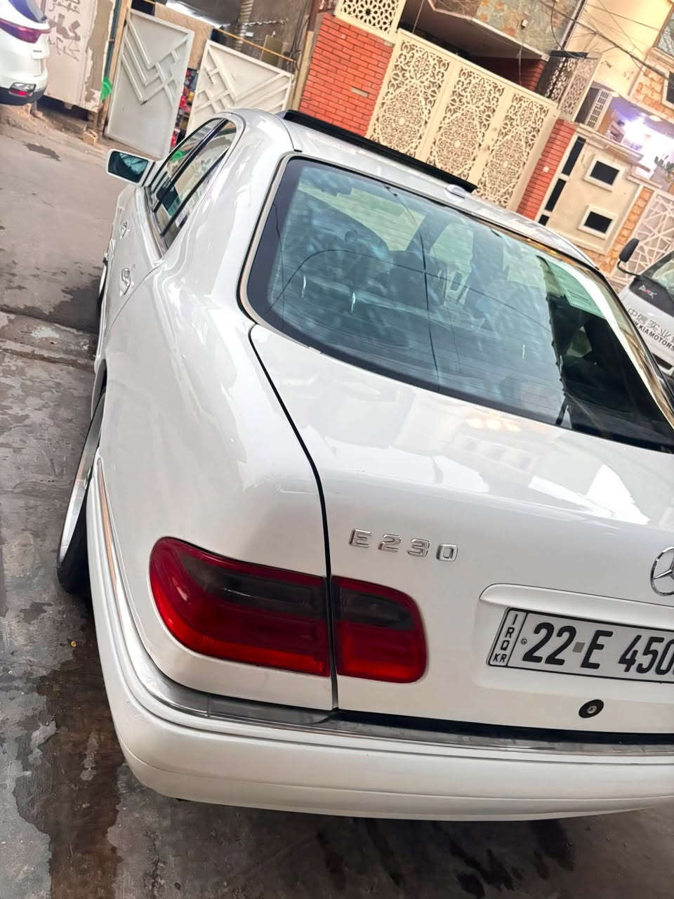السلام عليكم عندي مارسدس ام عيون w210 1996 e230 اربعة سلندر لون ابيض رقم اربيل بأسمي هزة بعدلهة شهر وتنتهي كير محرك خير من الله كير اوتماتيك سلايد روف جام كهرباء كشن كهرباء تجوة خلفية قلاب مري كهرباء +شفط تبريد ثلج + ثلاجة زراك لايت غرفة نضيفة سقف كنتارة ويل 18 اصلي عارضهة ب82 وبيهة مجال موجودة بغداد الجديدة للاستفسار ***********
