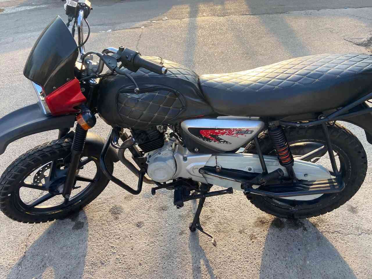 دراجه بوكسر 23 نضيفه حيل مكينه مكفوله اوراقه كامله
سعره 1400 بيه مجال شي بصيط حك جيه
رقم ***********
