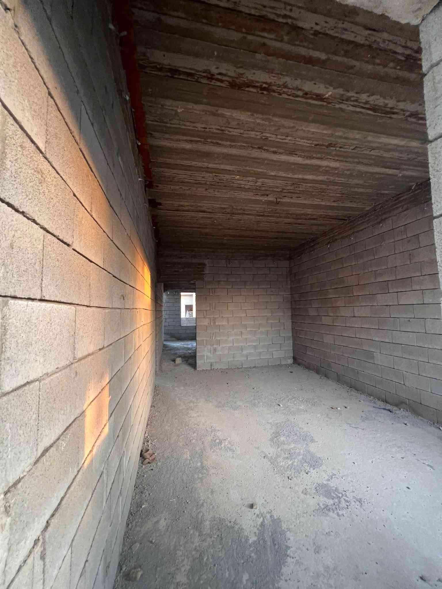 هيكل للبيع في حي القوسيات
خلف معمل 🏭 غاز التوفيق 

ملاسق جمعيه الزراعه. 

المساحه. 200. م 

طابقين بناء 🔨 حديث 

يتكون من أربع غرف نوم 🛌.  هولين استقبال مشتملات داخل خارج 

اتجاه شروق. 🌅 
مكان مرتفع 

سند  ملك بستان زراعي نموذج 25 حق التصرف سند ابيضّ 

من الشرعي مباشر   وصل بلديه. 

خدمات ماء 💦 كهرباء ⚡️ التبليط قريب من جمعيه الزراعه 

السعر 55 مليون بي مجال. 

الاستفسار بل الأرقام. 

***********
***********
