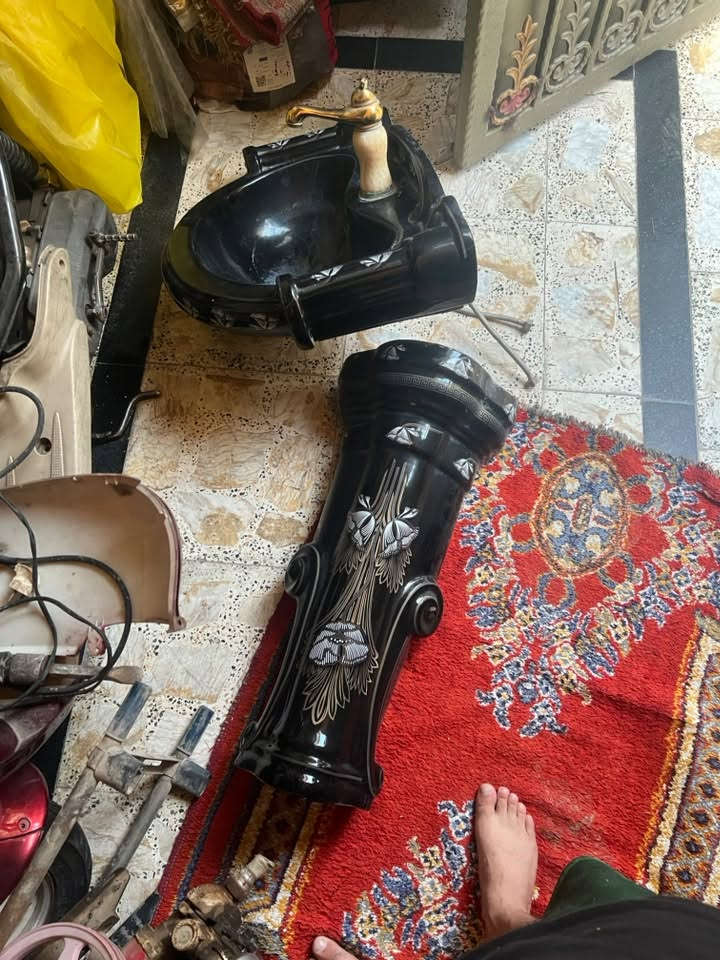اغراض مستعمله اسعار مناسبه جداً توصل عبر الارقام ***********

