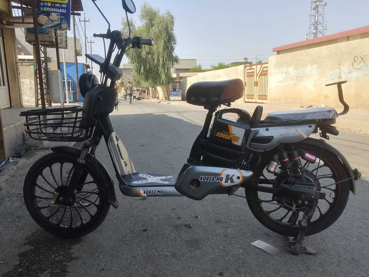 السلام عليكم
ماطور شحن للبيع 
ماطور شغال كامل
حجم 20
بطاريات جدد
4 بطاريات 
لايت عالي وناصي 
اشاير يمين ويسار شغالات
هورن شغال 
بريك امامي شغال 
بريك خلفي شغال 
قفل كشن لحمايته من سرقة البطاريات 
قفل تاير خلفي لحمايته من السرقة 
السعر 150وبي مجال 
للاستفسار الاتصال على الرقم ***********
مكاني موصل حي القدس

نص مكتوب في الصور:
- 010_r90 ***********