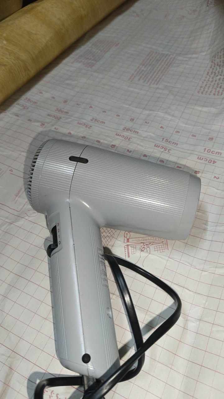 سشوار Braun Silencio 1600 أصلي Vintage – نادرللبيع سشوار Braun Silencio 1600 أصلي، موديل قديم ومميز من شركة Braun.
للبيع سشوار Braun Silencio 1600 أصلي، موديل قديم ومميز من شركة Braun.
القدرة: 1500 واط
3 مستويات تشغيل
الحالة: نظيف ويعمل بشكل جيد
الموديل: Type S609
مناسب للاستخدام أو لهواة الأجهزة القديمة والـVintage.
البيع في الموصل
السعر: 50,000 دينار قابل للتفاوض للجادين
📩 للتواصل: واتساب
***********
