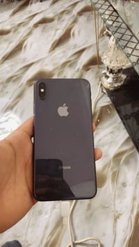 آيفون XS ماكس • بطارية ٧٠٪ • فتحة يم الكاميرا