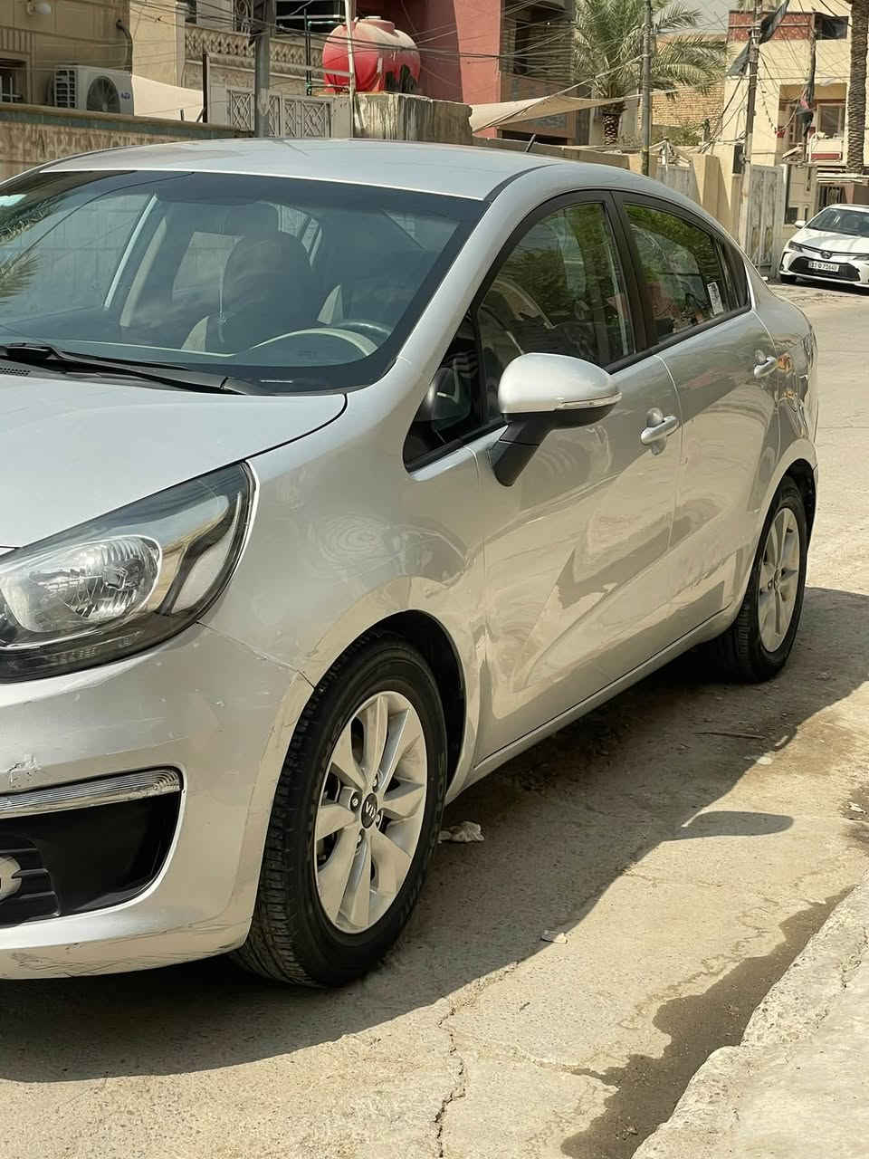 سلام عليكم
كيا ريو 2016 خليجي 
محرك 1600 دوش دبل قطرة 
كير اي تي
ماشية 61 الف 
مري شفط 
نضام ECO
اشياير بالمري 
تحكم ستيرن 
ويل كب 
المحرك و الكير ممفتوحات 
السيارة بيها فقط قبق الجنطة مصبوغ
وبيها بارد بالباب 

السعر 90ورقة وبها مجال 
للاستفسار ***********
