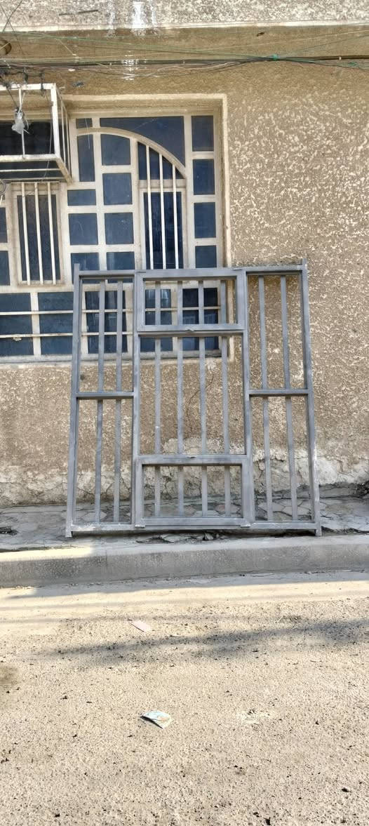 شباك حديد • مستعمل • ١٨٠سم×٢٠٠سم