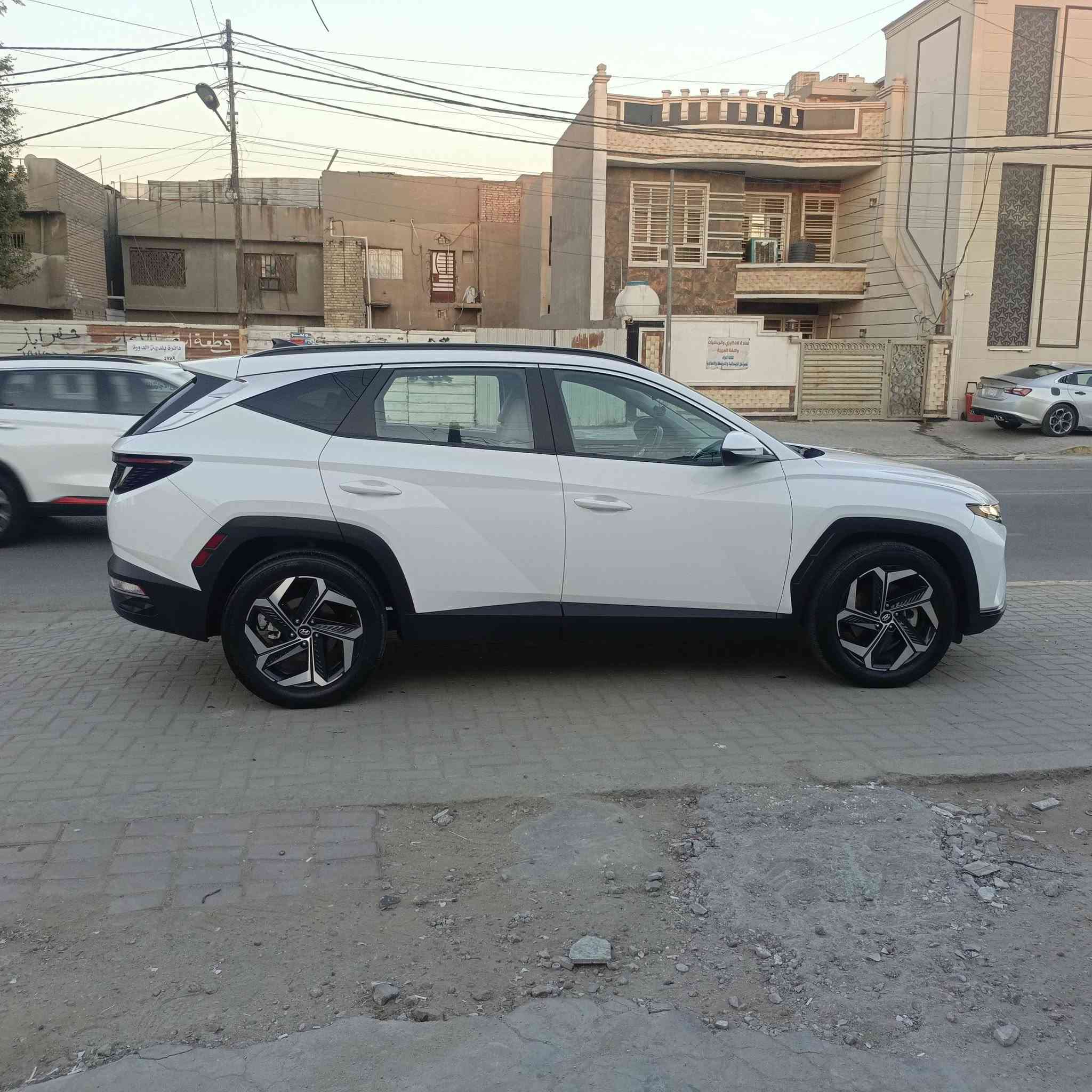 هيونداي توسان  2023
بيع او مراوس
سعة المحرك : 2.5 GDi مع كير 8 نمر
 
وارد امريكي حادثه دعاميه اماميه مبدله بدون دواخل وحافت جاملغ بارد بدون تبديل ليبل واحد سياره

اللون الخارجي : ( ابيض
اللون الداخلي :  ( ا بيض )
قراءة العداد : 55mi

رقم بغداد بسمي هزه جديده

الاضافات

-بصمه تشغيل
-بصمه ابواب
-تشغيل عن بعد
-شاحن واير ليس
-صندوق كهرباء 
-رادار امامي قياده اليه
- نظام مساعدة عدم الانحراف عن الطريق 
-نظام carplay 
- شاشة وسطية كبيره 
- نظام النقطة العمياء ( حساس مرايا جانبيه)
- هاند بريك بصمة 
-اوتو هولد
-نظام توقف تلقائي عند الرجوع
 - كاميرة خلفية بدقة عالية 
 - نوع المقاعد: كهربائي  - تدفئة 
- المصابيح:  زينون - إضاءة ليد- ليزر
- دخول ذكي  

للاستفسار الاتصال على الرقم
‏***********
مكاني بغداد الدوره

بيع أو مراوس النتره أو فورتي
