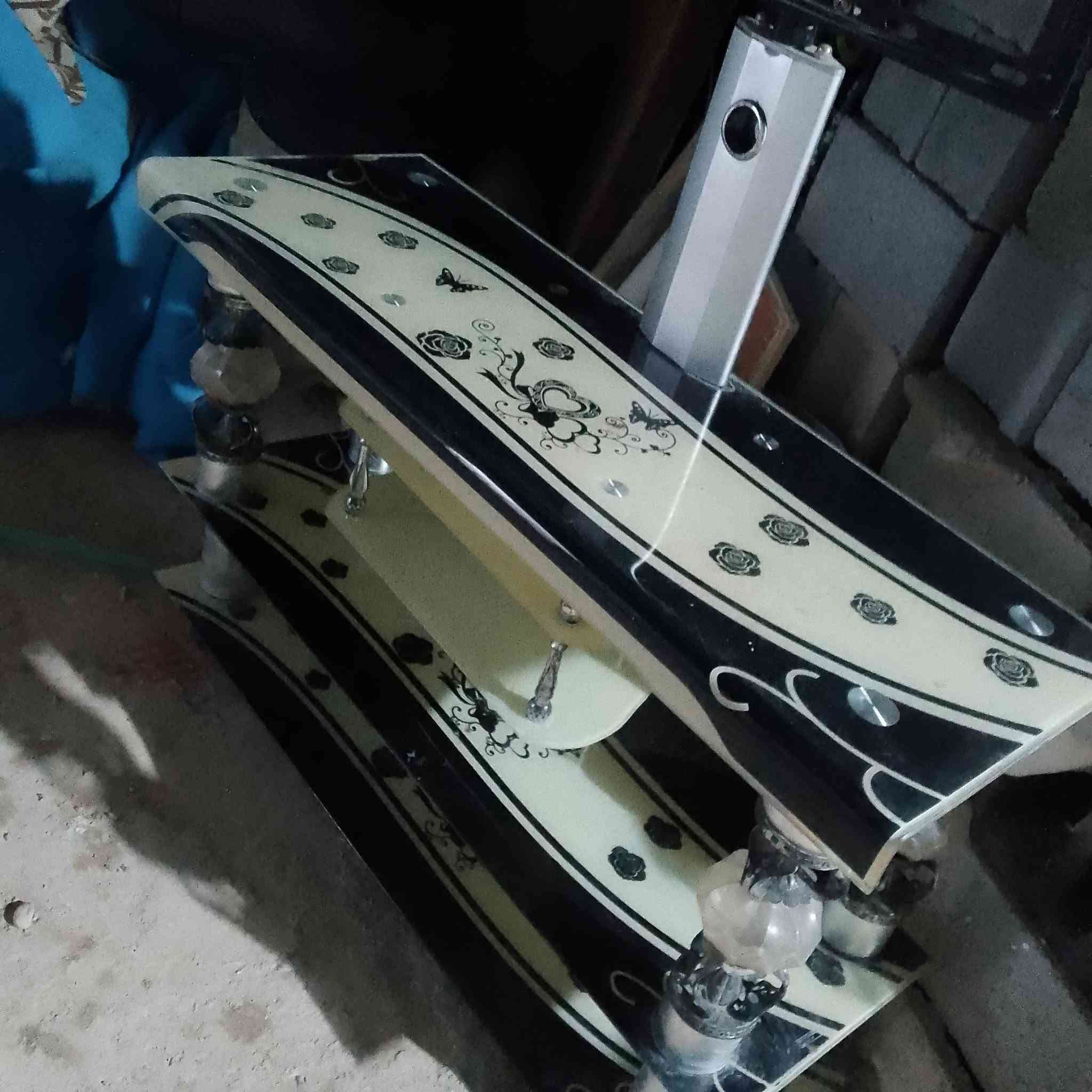 سلام وعليكم ميز بلازمه 25 الف جربه طفل سعر 30 الف  مكاني البصره زبير ***********
