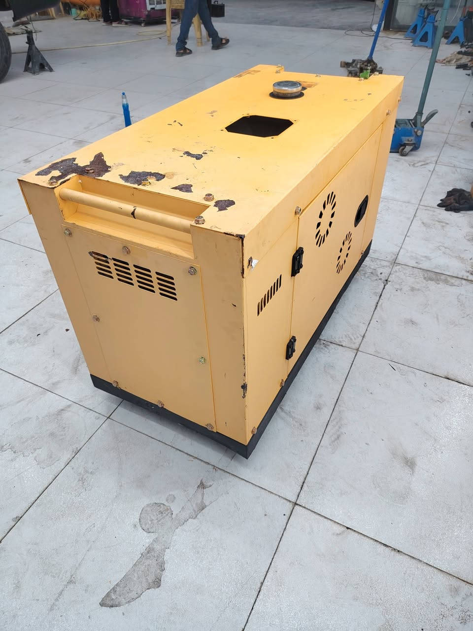 للبيع مولدة كاز كاتم كابوتا الاصلي الاصلي  المولدة بلادية
30 امبير        KV 7.5 
المولدة بلادية ونضيفة على وضع الشركة اصراف ماكو
استخدام قليل عند الحاجة فقط المولدة مامتعوبة 
السعر ٩٥٠ الف المكان نجف استفسار اتصال ***********
