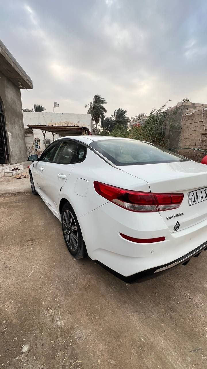 كيا أوبتيما (خليجي) - مال جناي
التفاصيل:
​نوع السيارة: كيا أوبتيما. 2019
​المواصفات: خليجي (أصل). 
​المحرك: 2000 (قوة وعزم، المحرك بشرط الفحص ومكفول من كلشي).
​المسافة المقطوعة:154 ألف كم فقط (مشي حقيقي).
​التبريد: ممتاز ما شاء الله ( قطعتين).
​الإضافات: طقم تايرات جديدة قبل فترة قصيرة شادهن.وشرط تايرات كوري
​الحالة العامة: السيارة بحالة ممتازة جداً وجاهزة  (السنويه جديده بأسمي ) . السيارة مال جناي وهاي صور كدامك وتجي وتشوف واني معتني بيه، 
كهرباء مالته كله جاهزه مع اشارت بلمرايات 
​المكان: البصرة.
​السعر: [188] (وبيه مجال  للشراي ).
اذا ما تعجبك لا تكسر بالسعر الله يرضى عليك
للتواصل والاستفسار: [***********
