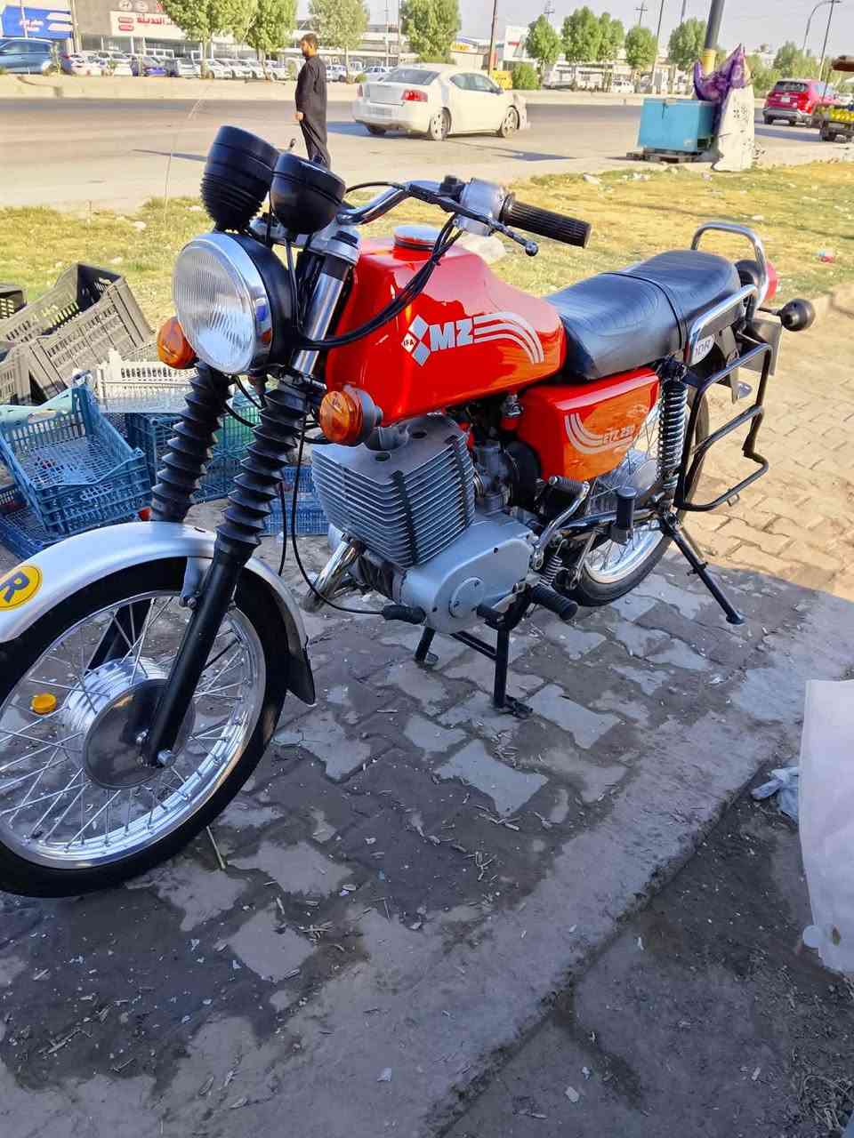 سلام عليكم من رخصت مدير الكروب ماطور 82 بدون بدون بي لحيم بلخشم   موطور سايسز4
  مطور متعوب اعليه ًمكينه حلوه ناعمه ماطور كهرباء كله شغله دشبول شغل   برغي ماعيز تيرات جداد اوياله لا عواج لا طسه او مجليه مكان بابل حله قضاء كفل السعر خاص ***********
