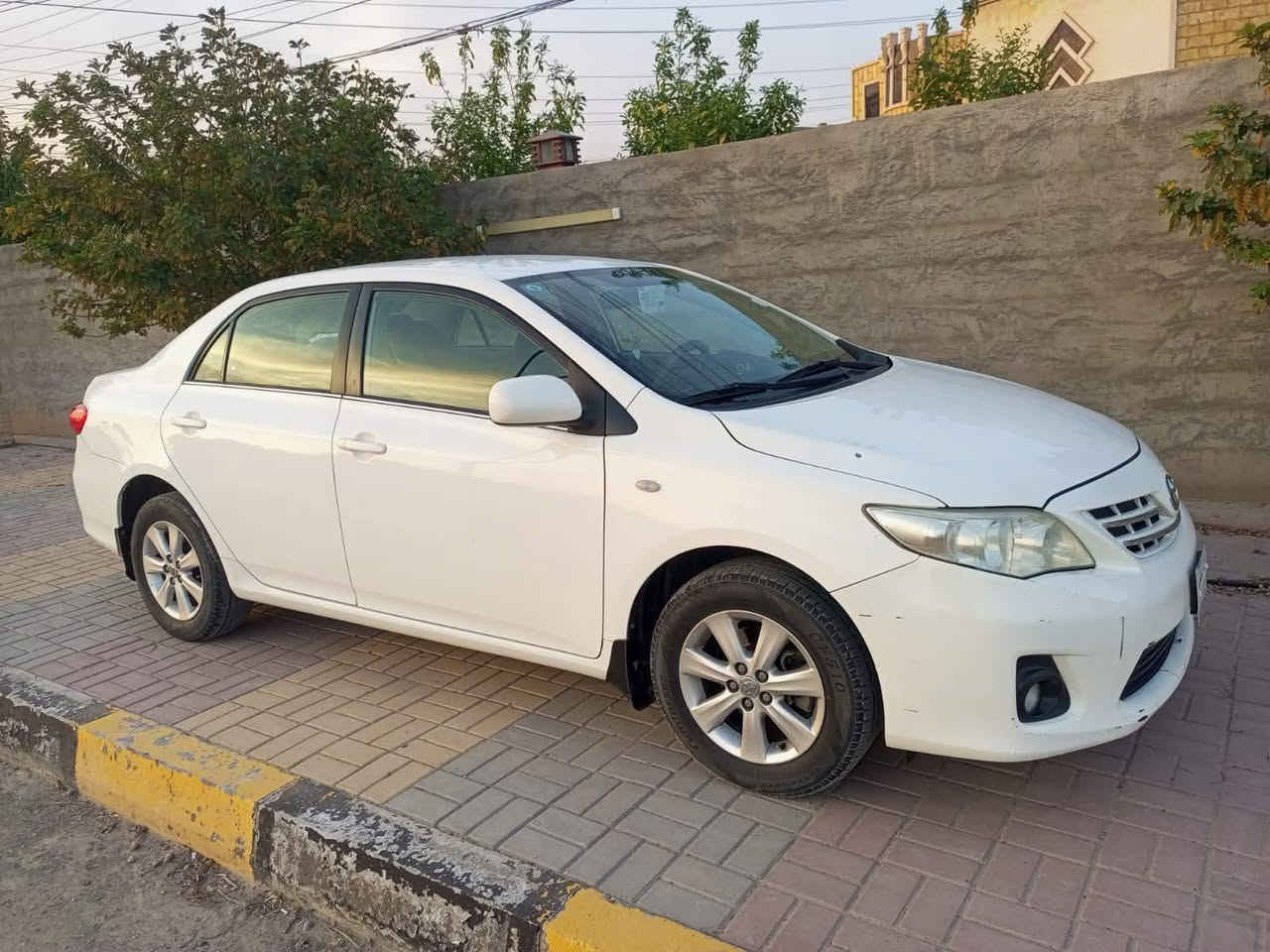 كورله ٢٠١١ رقم بغداد الجديد سياره على وضع الشركة بيها خليجيه محرك على وضع الشركه ما مفتوح كير ما مفتوح صدر جديد تبريد ثلج  مكانات بارد بسيط جدا السعر ١٣٠$  ***********
