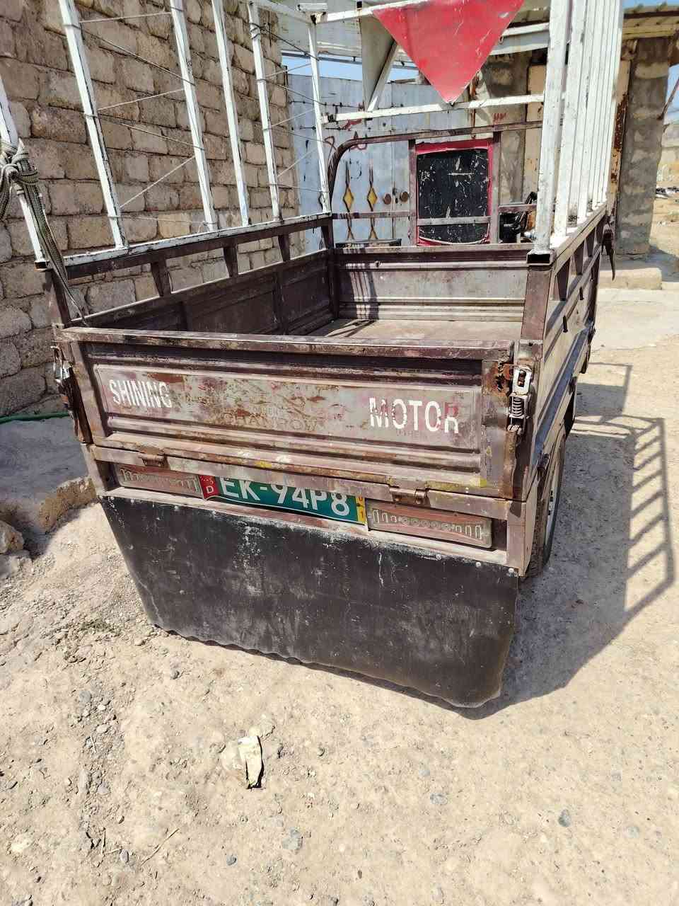للبيع ستوتات موديل ١٦ منفيس موجود مايعوزها بس باتري وايرمنيه شقاله شاصي شرط سعر مليون وميتين تصال على الرقم *********** او ***********
