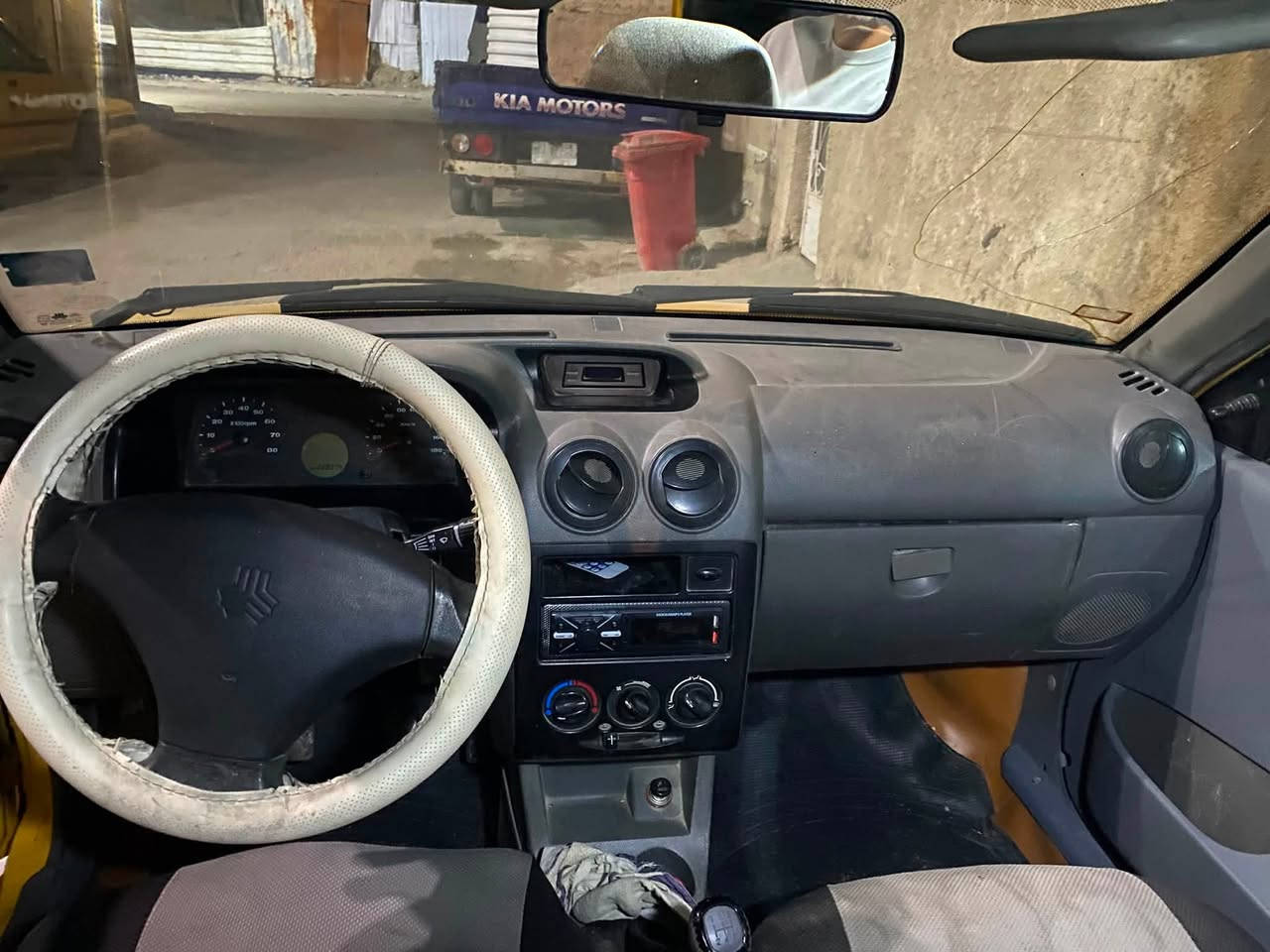 السلام عليكم سياره سايبه موديل ٢٠١٥ سياره كفاله عامه من صواصي من كلشي عده باب سايق مبدل شواصي مكفولات مكينه خير من الله تبريد شغال بس نقصه غاز سياره تخم تاير جديد كهربائي كله شغاله رقم نكليزي بسمي مصفره هيه وا غرامات صدره جديد مكينه لاتنقيص ولا تبخير سياره جديده الرقم ***********مكان بغداد سعر 32بيه مجال سياره كبر لشارع
