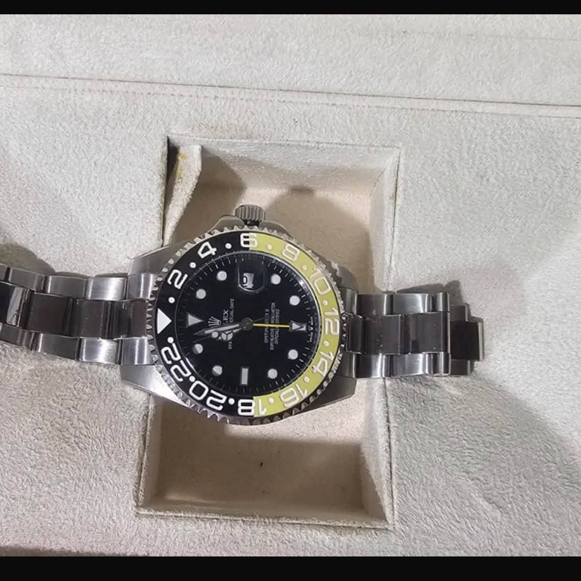 للذوّاقة فقط… ساعة ماستر رولكس بإطلالة فخمة تليق بك 👑⌚️
✨ جديدة لوك — غير مستخدمة
💎 تصميم أنيق وفخم، مناسبة للّبس اليومي والمناسبات.
🎁 فرصة مميزة لامتلاك ساعة بإطلالة راقية بسعر مناسب.

💰 السعر: 200 دولار وبيها مجال
📍 المكان: بغداد – حي القادسية
📞 للتواصل: *********** 

#ساعة #رولكس #ماستر_رولكس #ساعات_رجالية #بغداد #حي_القادسية #ساعات_فخمة
