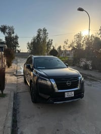 🚙 نيسان باثفايندر 2022 – Platinum  🔹 المسافة: 75,000 ميل 🔹 وارد أمريكي...