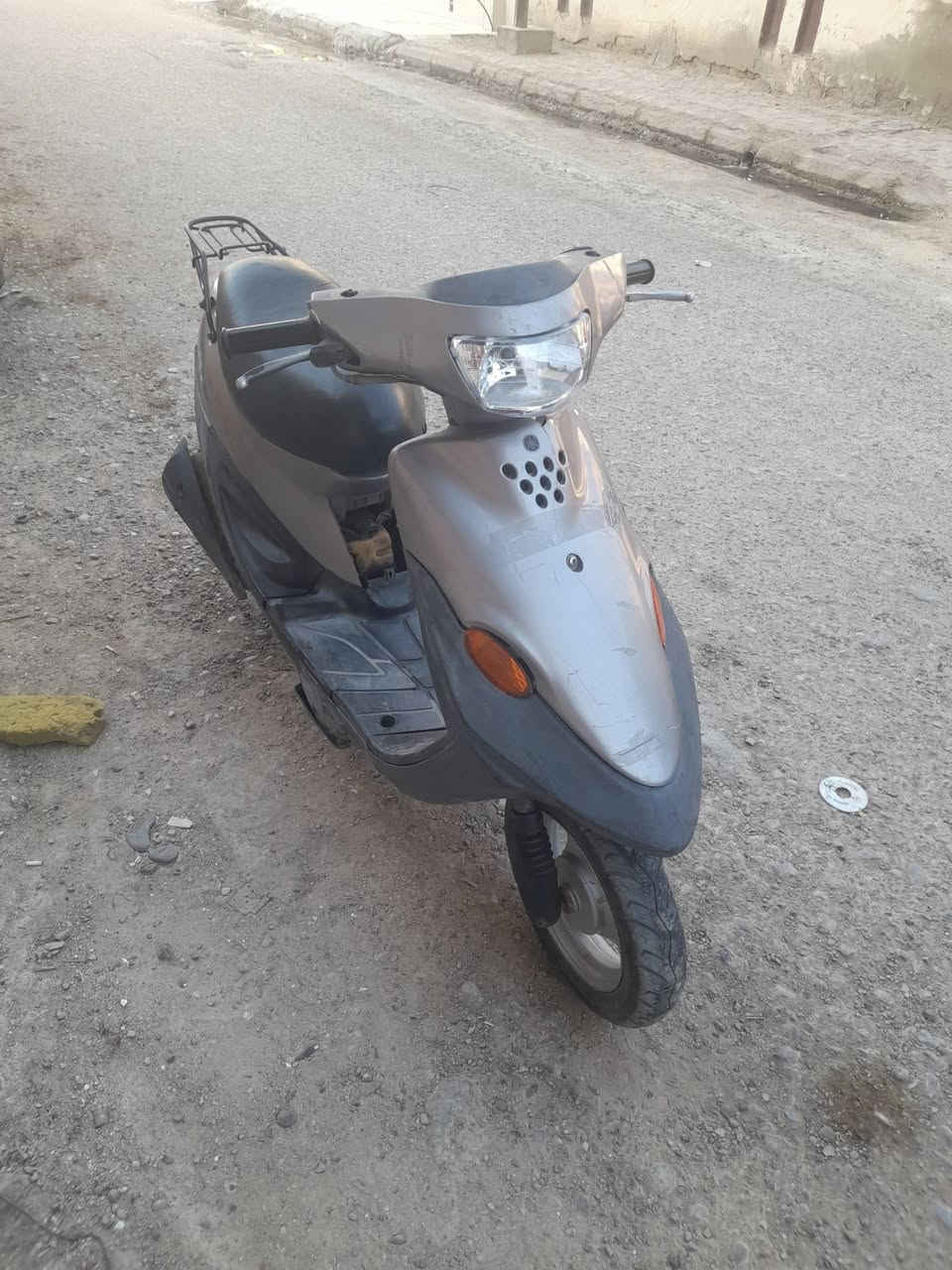 دراجه للبيع نظيف وتايرات نظيف بعد استعمال شخصي جندي بالدوام واسبوع موجود واسبوع بالدوام سلف وهندر 
بس اني مستعجل السعر ٣٥٠ مجال 
*********** راسلني واتساب
