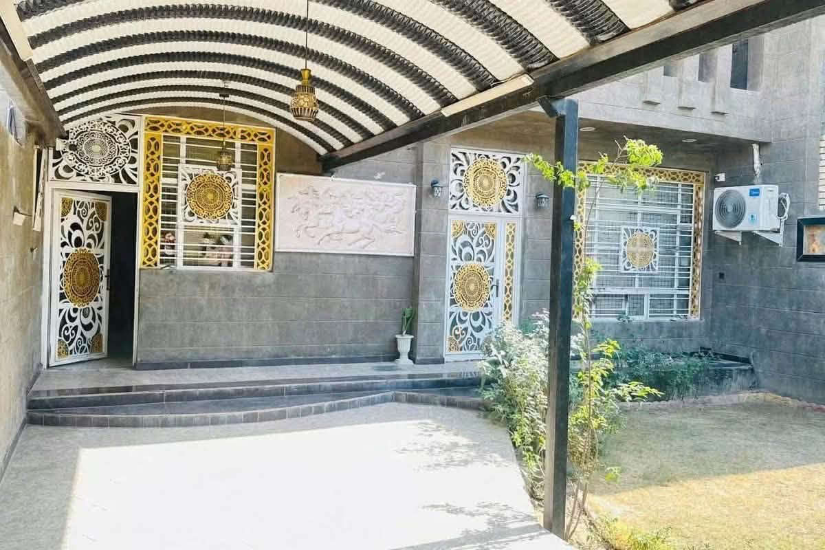🏠 بيت للبيع – طابو صرف
📍 الإسكندرية – حي الإطفاء

🆔 رقم الدار: 4508

🔹 المساحة: 250 متر مربع

🔹 السند: طابو صرف جاهز

✨ مواصفات البيت:

🟢 طارمة كبيرة أمامية

🟢 صحيات خارجية

           (حديقة )

🏠 الطابق الأول:

 • استقبال: 6 × 5 متر

 • مطبخ: 5 × 4 متر

 • غرف نوم: 2 غرف

 • مساحة كل غرفة            تقريباً 4 × 4.5 متر

    •صالة كبيرة: تقريباً 7 × 5 

    •صحيات داخلية

🏠 الطابق الثاني:

 • غرفة نوم: 4 × 4 متر

 • غرفة نوم كبيرة (سويت): 6 × 5 متر

 • صالة

 • صحيات للطابق الثاني

✨ البيت بناء حديث 

اتصال للجادين فقط – اتصال ***********
