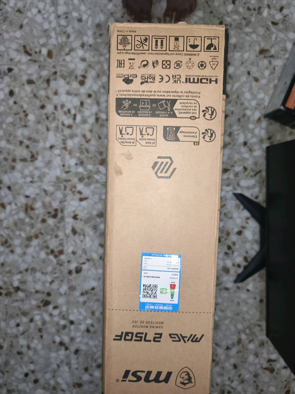 شاشة قيمنق MSI MAG 275QF دقة 2K وتردد 180Hz (أخت الجديدة) مابيها مشاكل اطلاقا
هل بيها أي خدوش أو آثار استخدام غير اللي مبينة بالصور، خصوصًا على الحافة العلوية والظهر؟: 
لاتوجد مشاكل فقط خدش صغير لي ورة ولا يؤثر على تجربة الأستخدام وحتى لايذكر لانه جدا صغير
بعدها عليها ضمان لو لا؟ وإذا إيه، شكد المدة ومنو الوكيل/اسم الضمان؟: 
الضمان مال شركة خلصان بس اني اضمنها الك
شنو الملحقات اللي وياها بالضبط: القاعدة، السلك، HDMI/DisplayPort، الكرتون الأصلي، وكلشي كامل؟: 
كل الملحقات مع الشاشة 
وين موقعك بالضبط بالعراق؟ وهل عندك توصيل أو فحص مباشر قبل الشراء؟: 
موقعي بغداد ويوجد توصيل
