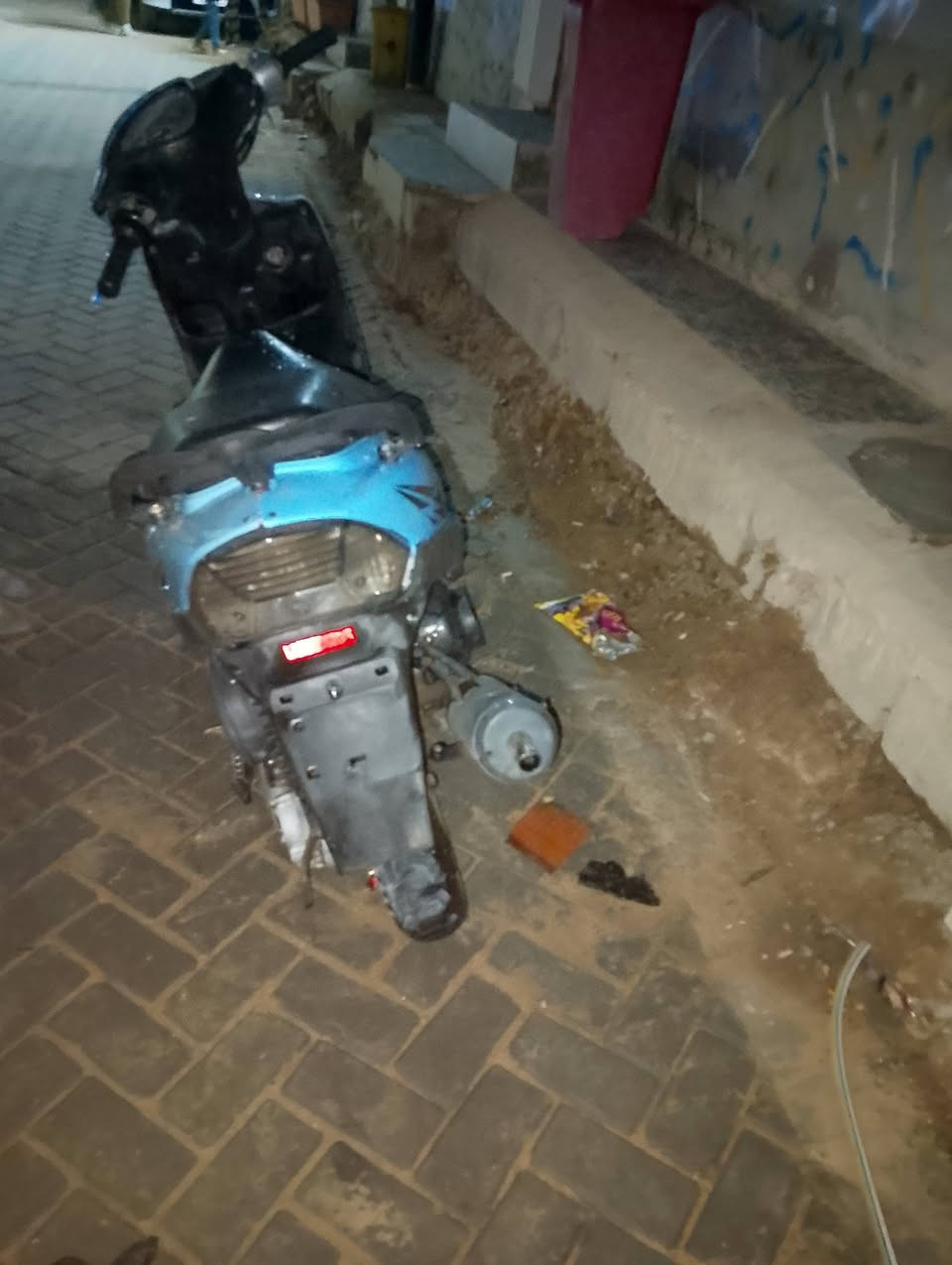 سلام عليكم دراجه ماكس عدله ياباني بوشه55 كلج رياضي دراجه تخبل كلشي مبدل بيها بجديد ملف دبلات كابريتر شخاطه مجامع جدد مشادهن الدراجه شديت المحمع ومااعرفت اربط كهرباياته بس تشد لمجمع ويشتغل لايت سلف شغاله باتري جديد كتف شحن جديد كامله نواقص بصيطه شال مال صالصنه فقط برغي والاشاير الاصطاب يشتغل مكاني بغداد حي اؤر سبع قصور رقمي ***********
