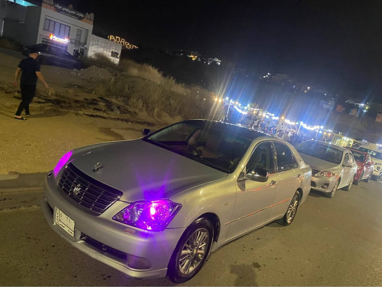 شاهینە براوە بچوک بە بچوک
رەبگی بەحری 
بارکۆدی پیوەیە
تەبریدی ساردو گەرمی مەزبوت
تەقەو رەقەی پیشی تیایە
بۆ فرۆشتنو گۆرینەوە بە شتیک بە دلم بیت
٤٠ گەلا 
لە سلیمانیم
سپاست ئەکەم ئەگەر موشتەری نیت نامە مەنیرە
*********** السليمانية, العراق
