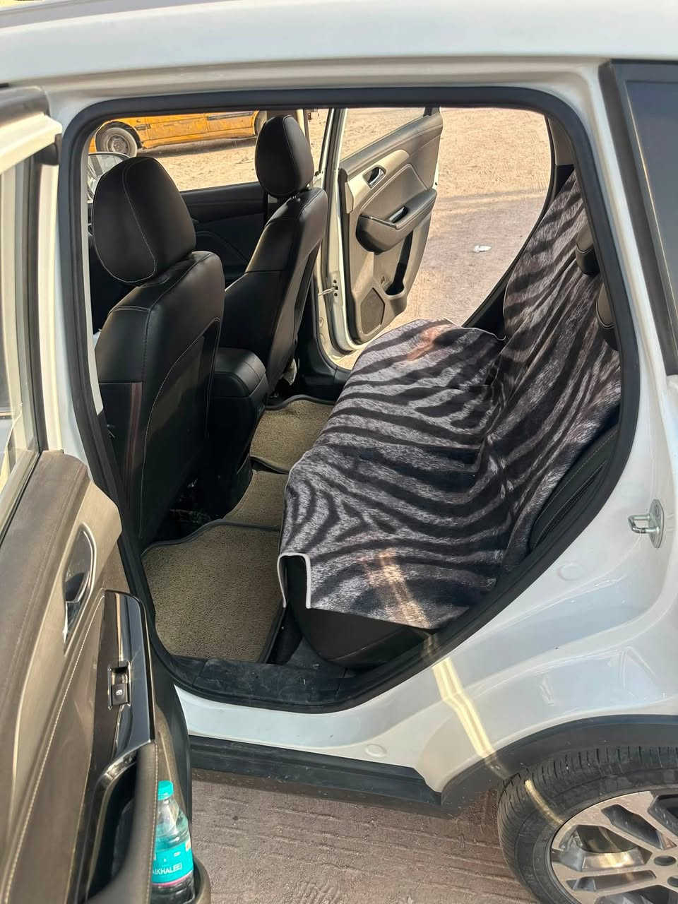 بايك x35  موديل 2024 للبيع اقصاد وتسديد  مباشر لون ابيض رقم بصره
ملاحضه السياره بيه بارد بالجاملق الخلفي  وبيهً طخه بين البابين ونرشت  وبيه  بربع الجاملق  صبغ صفحه السايق ولباقي كفاله  (السياره عليه نانو ppf )
محرك وكير ميتسوبيشي
السياره بعده بالضمان مال الشركه
كشنات  جلد اسود 

شاشة كبيرة لمس مع اتصال بلوتوث و USB و HDMI

حساسات امامية وخلفية

كاميرا خلفية 

فتحت سقف

مانع انزلاق 

مثبت سرعة

حساس ضغط الاطارات

ستيرن جلد رياضي مع تحكم كامل

أنظمة إضافية مثل Hill Hold Assist، فرامل كهربائية مع خاصية Auto-Hold

وسائد هوائية أمامية وجانبية

أنظمة ABS + EBD + مساعد الفرامل (Brake Assist) + التحكم في الثبات (ESP) + Traction Control.  

🔹 الموديل: 2024

🔹 المحرك : ميتسوبيشي 1500cc 

الكير CVT

🔹 اللون: ابيض

🔹 ماشية ٢٣الف كيلو متر

💰 السعر المطلوب:  (122)وبيه مجال مكان السياره البصره
الهاتف ***********

