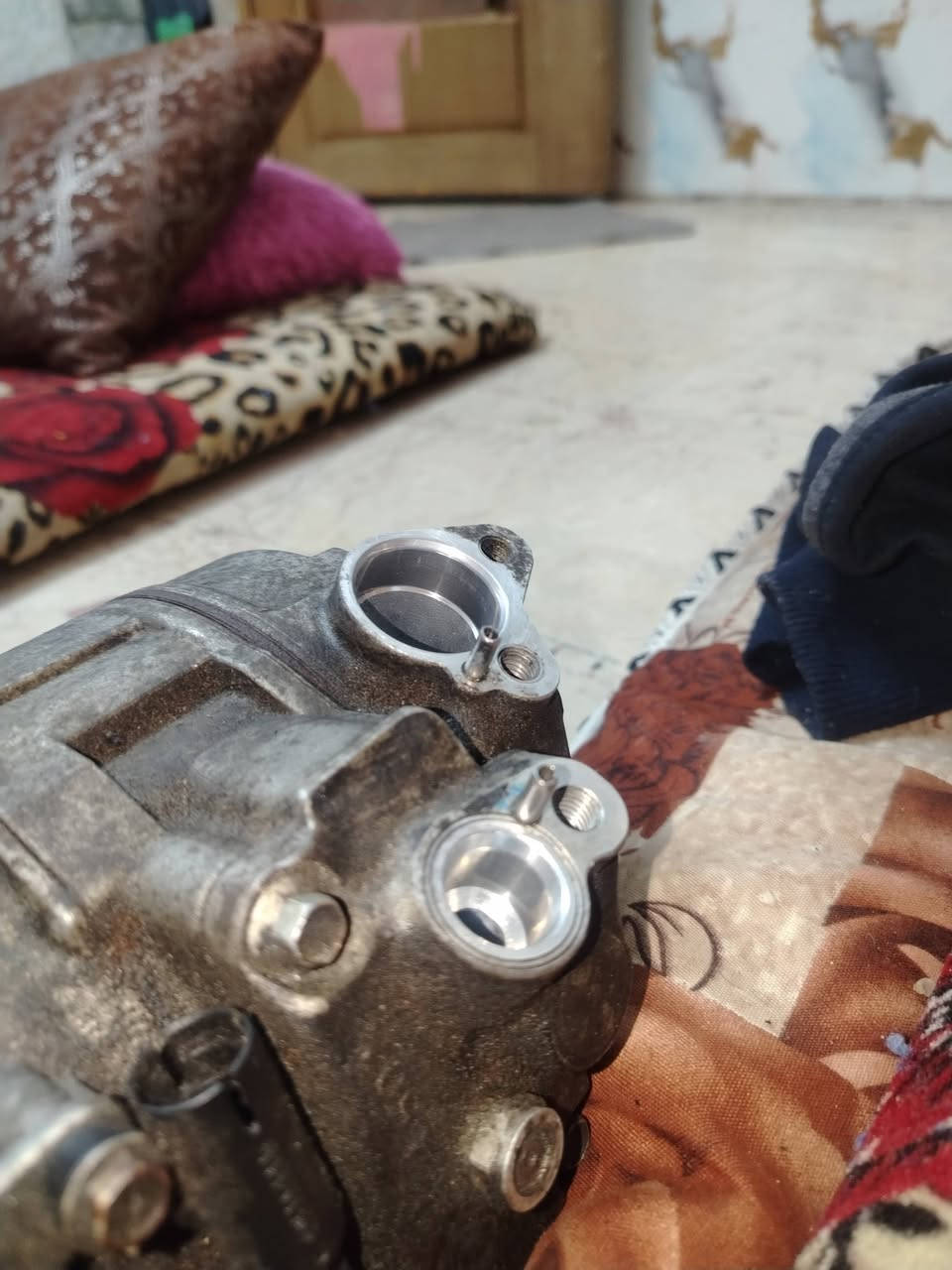 السلام عليكم للبيع كمبريسر تبريد صقر حاويه.. 
سعره ٨٠ ألف. 
مكانه بغداد
***********

