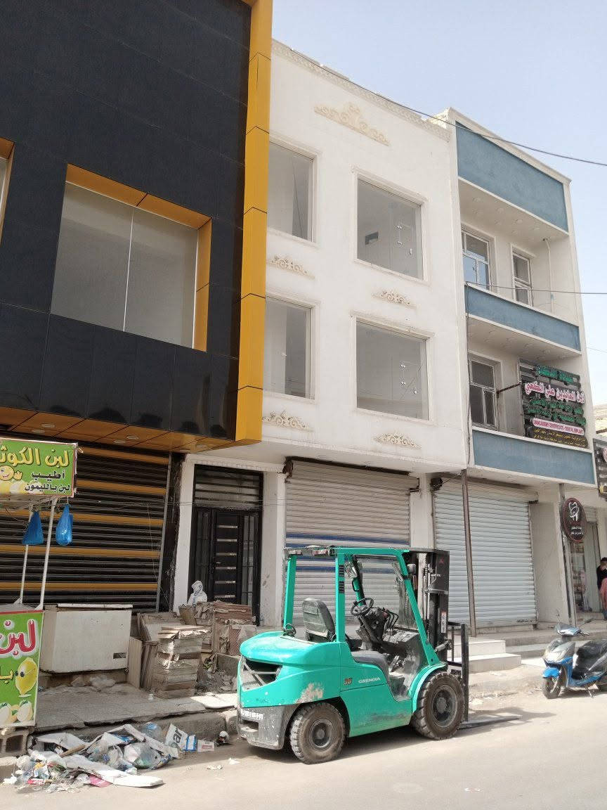 بالوشاش الشارع التجاري مقابل العيادةالشعبية محل 16*5للاي
***********جار

نص مكتوب في الصور:
- مكاتب و عيادات ومحل للايجار وكل طابق شقة ***********