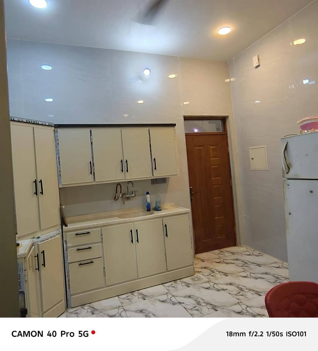 🏡 بيت طابقين ركن للبيع في المهدية - بناء حديث 🏡
من مكتب آشور للعقار، نعرض لكم بيتًا مميزًا بموقع ممتاز ومواصفات متكاملة:
📍 الموقع: الناصرية - المهدية (قرب حسينية أبو طالب).
📐 المساحة: 175 متر مربع (ركن).
🏗 حالة البناء: حديث وطابقين.
✨ تفاصيل البيت:
 🛏 2 غرفة نوم.
 🛋 صالة واسعة وكبيرة.
 🍽 مطبخ بنظام (حار وبارد).
 🚪 استقبال واسع للضيوف.
 🌿 حديقة منزلية.
 🧼 مجمع صحيات متكامل.
📞 للتواصل والاستفسار:
📱 ***********
🏢 مكتب آشور للعقار — خيارك الأفضل للعقارات.
النم

نص مكتوب في الصور:
- CAMON 40 Pro 5G 14mm f/2.2 1/50s ISO106
- CAMON 40 Pro 5G 18mm f/2.2 1/50s ISO118
- CAMON 40 Pro 5G 18mm f/2.2 1/50s ISO101
- CAMON 40 Pro 5G
- 14mm f/2.2 1/100s ISO75
- CAMON 40 Pro 5G 14mm f/2.2 1/100s ISO82