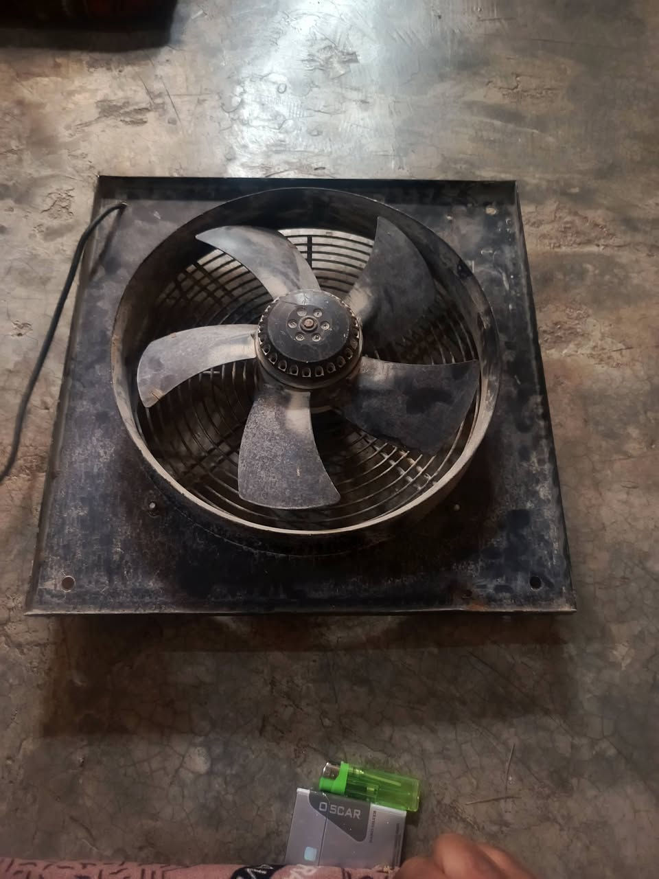مفرقه للبيع شقاله حجم 40×40 سعر 100 المكان تكريت رقم الهاتف ***********
