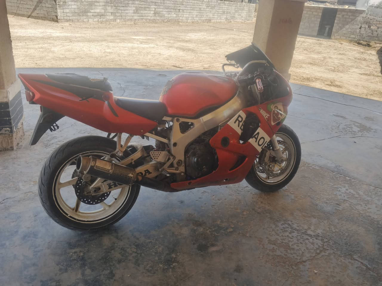 سلام عليكم 919cbr دراجه فتحتهه ع ايدي مره وحده بدلت يطق مال گصه قبل شهرين دراجه صوته ناعم حلوه بس كفراتها 65/100 نضافتهن مكمرك بس ترقم اوراق اصولي  نقصها بس بكره وسنجيل نكره صلف  حمواه طبيعي 90متصعد اكثر سعر 14وبيها مجال قليل اتصال ***********او خاص وامانه لمو شراي لا يتعبني ولا يدخل ع خاص
