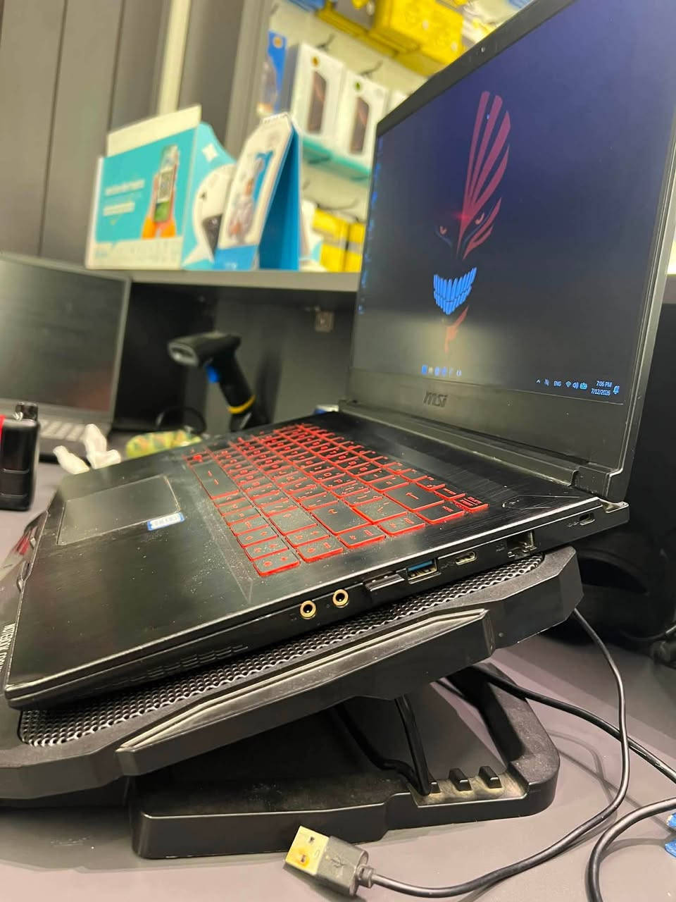 � للبيع لابتوب MSI Gaming 🔥
لابتوب MSI بحالة جيدة، مناسب للألعاب والعمل والبرامج الهندسية والتصميم.

💻 المواصفات:

* المعالج: Intel Core i7-8750H
* الجيل: الثامن
* الرام: 16GB
* كرت الشاشة: NVIDIA GeForce GTX 1050 Ti 4GB
* كرت مدمج: Intel UHD Graphics 630
* التخزين: 1.14TB
* 256 SSd
* النظام: Windows 11 Pro
* نظام 64-bit
* الجهاز شغال ومواصفاته واضحة بالفحص

🎮 مناسب للألعاب والاستخدام اليومي والبرامج الهندسية.

📍 المكان: بغداد
💰 السعر: [500] بي مجال بسيط 

للاستفسار والتواصل: ***********
