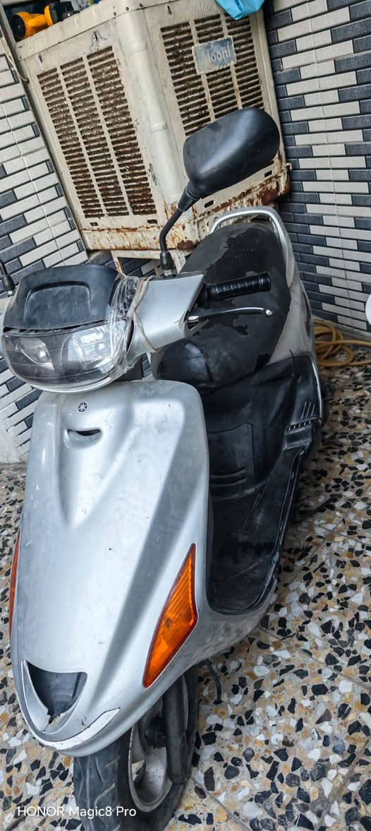دراجه 100 اكرستال ياباني اصلي بيه تلحيضات با الكفرات مكينه مفتوحه السعر 500 وبيه مجال
العنوان الحبيبيه
***********

نص مكتوب في الصور:
- HONOR Magic8 Pro