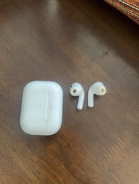 للبيع AirPods Pro 2 / ايربودز برو 2 (منفذ Lightning / لايتننغ) وياها ا...