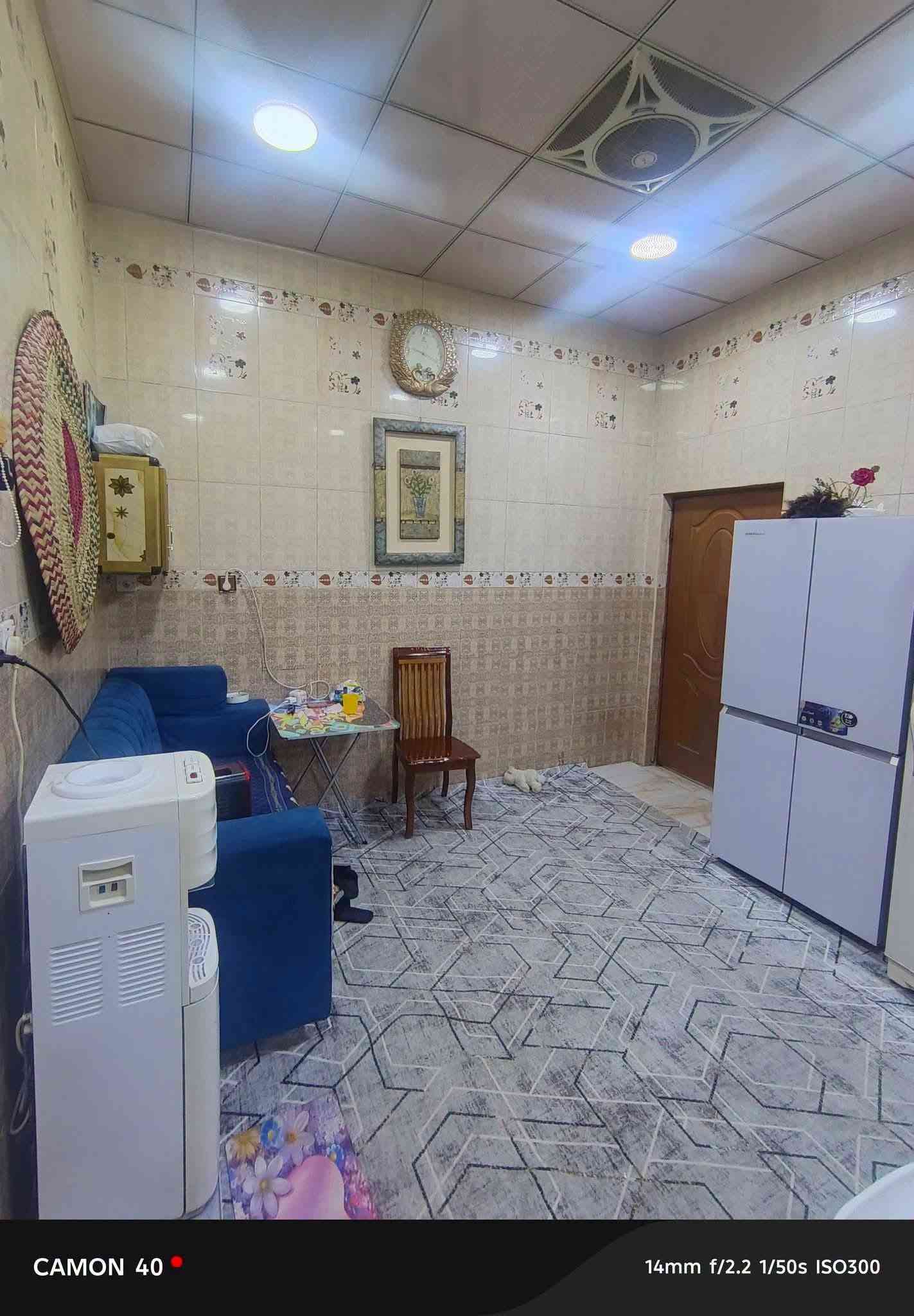 سلام عليكم للبيع دار مساحة (236) طابو صرف بسمي نزل 20 واجهة 11.80 طابقين بناء حديث مال 2018 شغل وبناء البيت درجة اولى للاخير يتكون البيت من كراج يسع سيارة وصحيات خارجيه يتكون الطابق الاول من كنيدور واستقبال ومطبخ حار وبارد وصالتين وغرفه ومجمع صحي و3 مناور وحديقه داخليه يتكون الطابق الثاني من  ثلاث غرف وصاله كبيرا ومجمع صحي ويتكون  على بيتونه وسطح كبير البيت كامل مكمل على اخر حبايه نقص فقط الواجها ما مشتغلها باقي البيت كامل مكمل. 
عنوان البيت / (ديالى بعقوبة التحرير قرب المعهد التقني منطقة الاوقاف قرب الملعب الخماسي مال الاوقاف) . 
السعر /  360 مليون وبيه مجال بسيط 
الرقم/
***********
